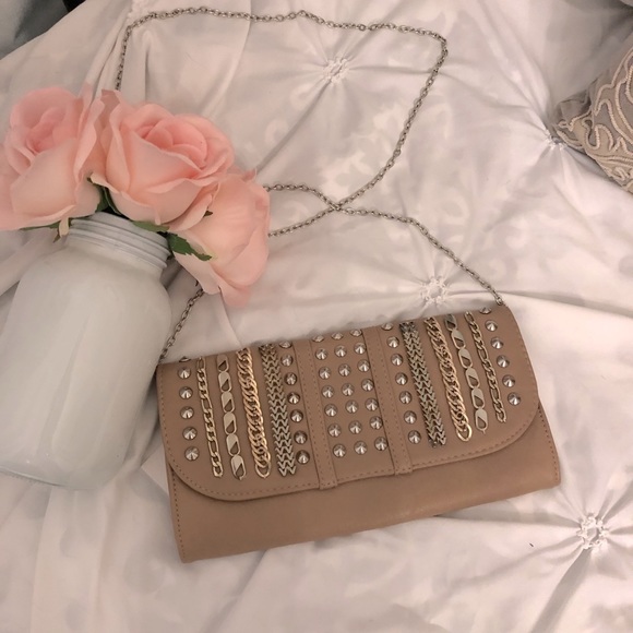B1G1F🌸 BNWOT Studded Clutch 🌸 - Picture 1 of 2